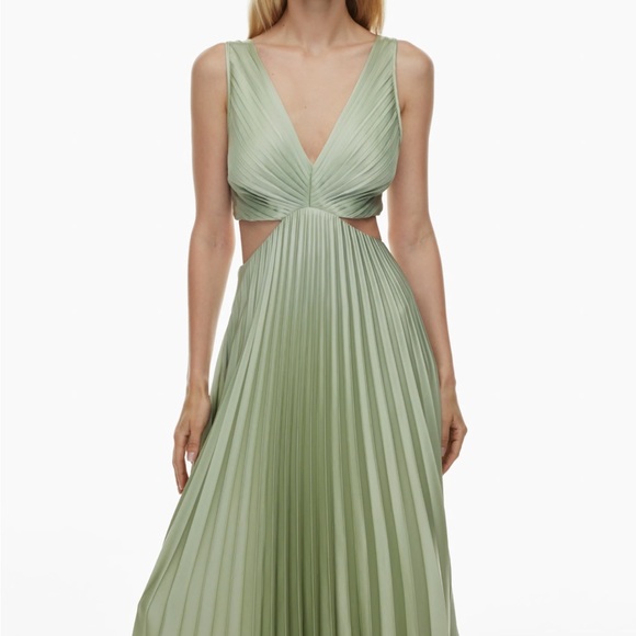 Aritzia showpiece satin dress - limited edition and sold out online - Picture 4 of 14